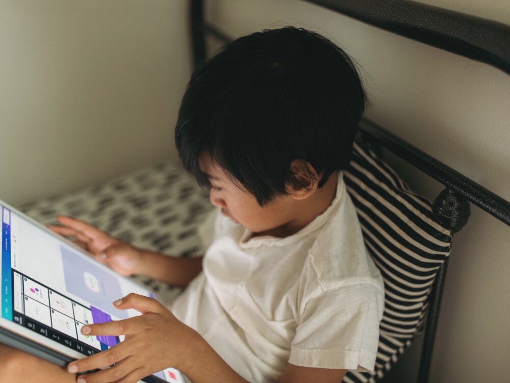 Child on ipad